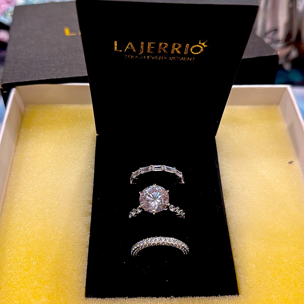 Lajerrio Size 8.5 cubic zirconia Round diamond -6 carats all together